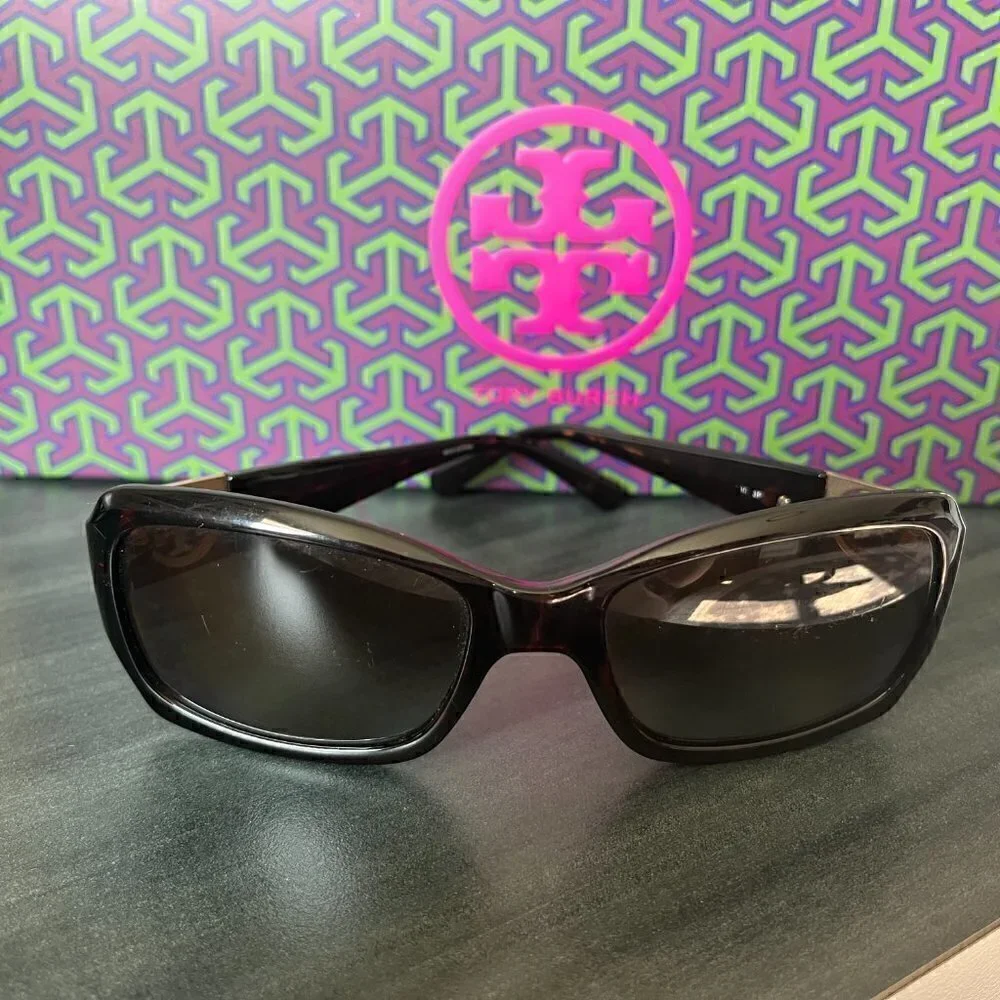 Tory Burch Sunglasses Frames in EUC Slight Cat Eye Tortoise Shell